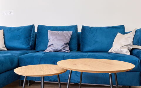 Klára: Møbel, Couch, Throw Pillow, Indretning, Stue, Etage, Pude, Komfort, Pude, Kaffebord
