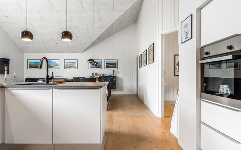 Sunna - 1.2Km from the Sea: Gulvbelægning, Indretning, Træ, Loft, Køkken, Etage, Trægulve, Countertop, Lysarmatur, Møbel