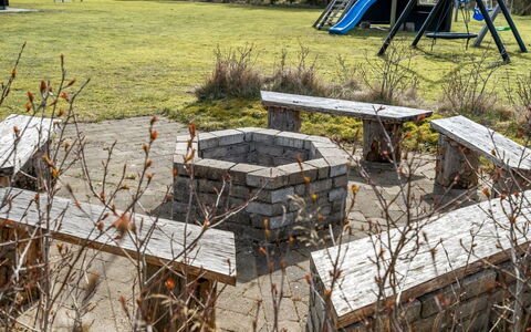 Sunna - 1.2Km from the Sea: Udendørs Bench, Udendørs Møbler, Bænk, Have, Udendørs Bord, Picnic Bord, Beton, Backyard, Flise