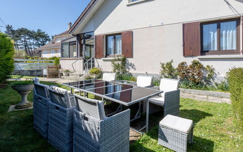 La Maison du Phare: Boligområde, Busk, Hus, Have, Hjem, Land Lot, Tag, Skygge, Lawn