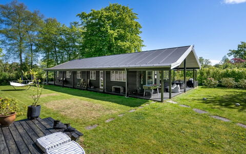 Christin - 275M from the Sea: Græs, Tag, Hus, Hjem, Sommerhus, Bunddække, Lawn, Estate, Have, Stuehus