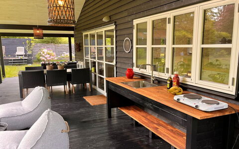 Christin - 275M from the Sea: Møbel, Udendørs Møbler, Bordservice, Bord, Drinkware, Stol, Udendørs Bord, Mad, Flaske