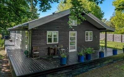 Christin - 275M from the Sea