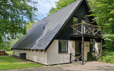 Estefania - 1Km from the Sea: Bygning, Hus, Vindue, Hjem, Tag, Boligområde, Busk, Sommerhus, Land Lot