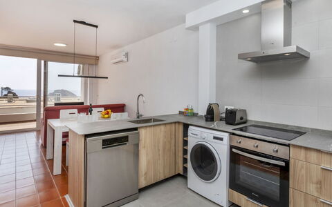 Airmenuda: Køkken, Større Bandage, Køkken Apparat, Træ, Countertop, Gulvbelægning, Cabinetry, Møbel, Etage, Indretning