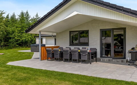 Alvira - 30Km from the Sea: Tag, Hjem, Sidespor, Sommerhus, Skygge, Udendørs Møbler, Garden Bygninger, Veranda, Estate, Udendørs Struktur