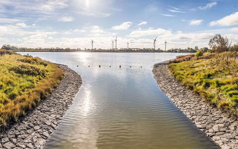 Kleine Reetdachkate: Vand, Vandressourcer, Krop Af Vand, Vandvej, Naturlige Landskab, Bank, Vandløb, Coastal Og Oceaniske Landskabsformer, Kanal, Kyst