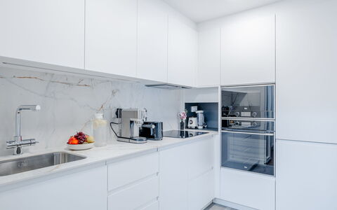 Cofitsa Plus: Køkken, Køkken Apparat, Countertop, Indretning, Gulvbelægning, Cabinetry, Større Bandage, Træ, Etage, Møbel
