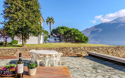 Casa di Sasso: Møbel, Indretning, Gulvbelægning, Træ, Loft, Etage, Stol, Bord, Lejlighed, Belysning