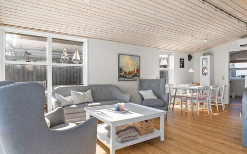 Answald - 10M from the Sea: Estate, Skygge, Indkørsel, Stuehus