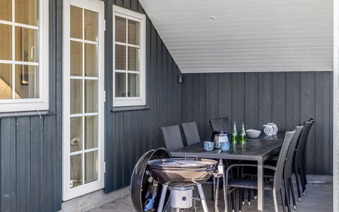 Aika - 450M from the Sea: Træ, Tag, Hjem, Hus, Arkitektur, Sidespor, Land Lot, Sommerhus, Skur, Garden Bygninger