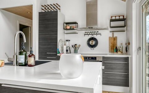 Kato - from the Sea: Køkken, Countertop, Køkken Apparat, Indretning, Husholdningsapparat, Cabinetry, Møbel, Gulvbelægning, Hjem, Større Bandage