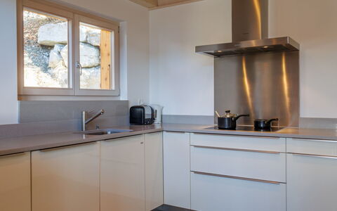 Chalet Roose: Køkken, Countertop, Indretning, Gulvbelægning, Køkken Apparat, Cabinetry, Træ, Sanitærarmatur, Køkkenvask, Husholdningsapparat
