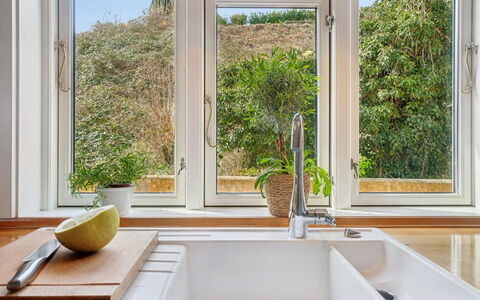 Taja - 170M from the Sea: Indretning, Countertop, Træ, Køkken, Sanitærarmatur, Køkkenvask, Håndvask, Tap, Hjem, Møbel
