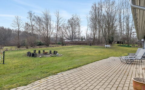 Tosti - 180M to the Fjord: Græs, Almindeligt, Land Lot, Have, Lawn, Landscaping, Backyard, Gård, Indkørsel, Parkere