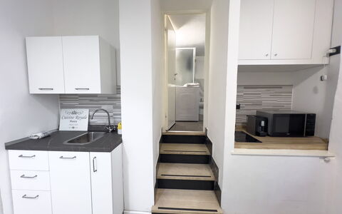 Casa Nina Seconda - Sanremo: Gulvbelægning, Etage, Indretning, Værelse, Lejlighed, Trappe, Større Bandage, Hårdttræ, Håndvask, Køkken
