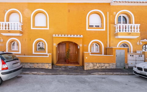 Pueblo de la Paz: Svømmepøl, Udvej, Ferieby, Hotel