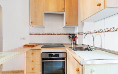 Residencia del Mar Ii: Køkken, Countertop, Køkken Apparat, Større Bandage, Cabinetry, Træ, Indretning, Gulvbelægning, Møbel, Køkkenvask