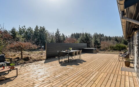 Heidl - 2Km from the Sea: Træ, Hjem, Veranda, Dæk, Hårdttræ, Tag, Bejdse, Trægulve, Eco Hotel