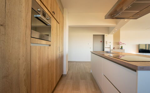 Verona: Gulvbelægning, Træ, Køkken, Indretning, Countertop, Trægulve, Loft, Etage, Hjem, Cabinetry