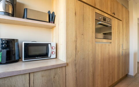 Verona: Indretning, Træ, Gulvbelægning, Køkken, Countertop, Cabinetry, Møbel, Køkken Apparat, Etage, Loft