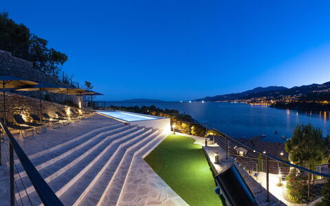 Opatija Preluka 101: Lejlighed, Møbel, Boligområde, Altan, Ejerlejlighed, Stol, Skygge, Udvej, Kyst, Hotel