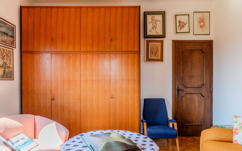 Mariarosa: Lejlighed, Møbel, Boligområde, Altan, Ejerlejlighed, Stol, Skygge, Udvej, Kyst, Hotel