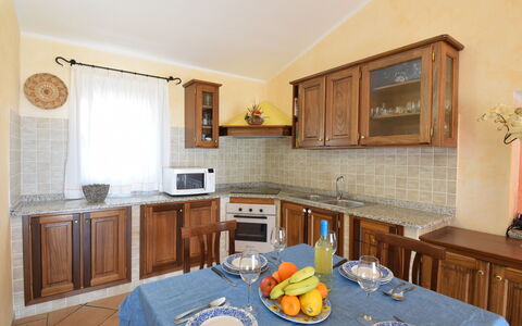 Belvedere Apartment Ac, Budoni: Møbel, Indretning, Træ, Køkken, Cabinetry, Countertop, Gulvbelægning, Loft, Værelse, Belysning