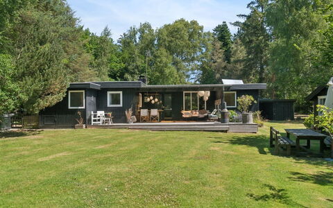 Tatyana - 1.6Km from the Sea: Estate, Skygge, Indkørsel, Stuehus
