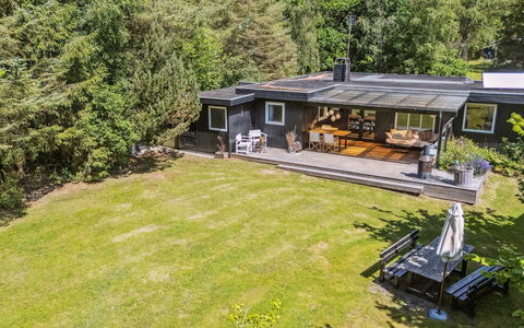Tatyana - 1.6Km from the Sea: Estate, Skygge, Indkørsel, Stuehus