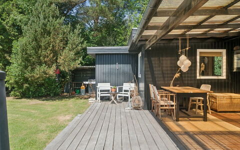 Tatyana - 1.6Km from the Sea: Estate, Skygge, Indkørsel, Stuehus