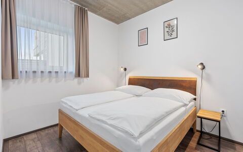 Lakeview Luxury Lodge & Garden: Indretning, Loft, Bed Frame, Værelse, Soveværelse, Seng, Hårdttræ, Bejdse, Sengetøj, Planke