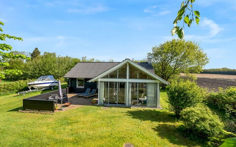Fido - 500M to the Fjord: Sommerhus, Estate, Have, Lawn, Stuehus, Garden Bygninger, Landscaping, Sidespor