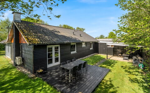 Fido - 500M to the Fjord: Hus, Tag, Hjem, Sommerhus, Lawn, Estate, Skygge, Sidespor, Stuehus, Have