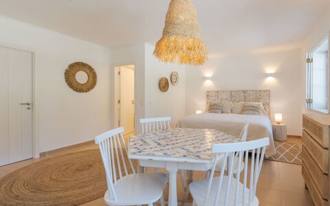 Ua 31- 1 Quarto Natura Bliss Cave: Svømmepøl, Kompositmateriale, Lejlighed, Ejerlejlighed, Villa, Landscaping, Udvej, Hotel, Altan, Eco Hotel