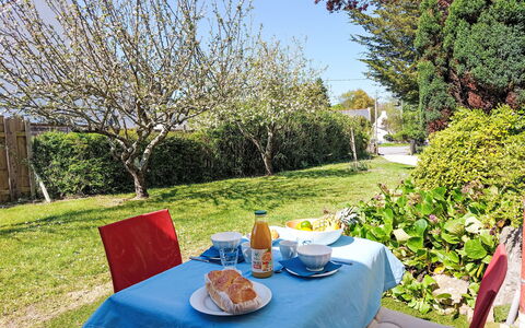 Charme de Banastère: Busk, Møbel, Have, Dug, Udendørs Møbler, Stol, Udendørs Bord, Gård, Serveware, Lawn