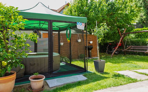 Baum: Have, Skygge, Backyard, Fritid, Udendørs Struktur, Gård, Baldakin, Lawn, Kunstgræs, Gazebo