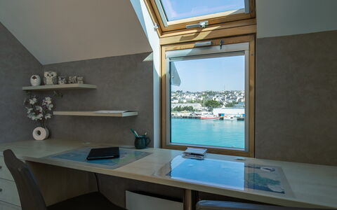 Entre Port et Plages: Indretning, Træ, Belysning, Værelse, Loft, Lejlighed, Glas, Dagslys, Design, Stol