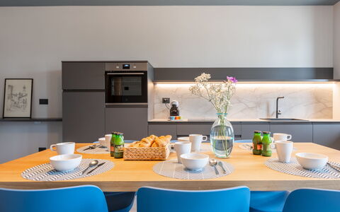 Cascina Luscai: Møbel, Indretning, Køkken, Countertop, Stol, Køkken Apparat, Gulvbelægning, Bord, Hjem, Køkken & Spisebord
