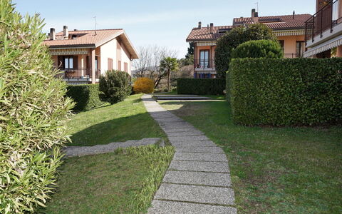 Casa Rigo: Græs, Busk, Boligområde, Hus, Hjem, Have, Land Lot, Bunddække, Lawn, Landscaping