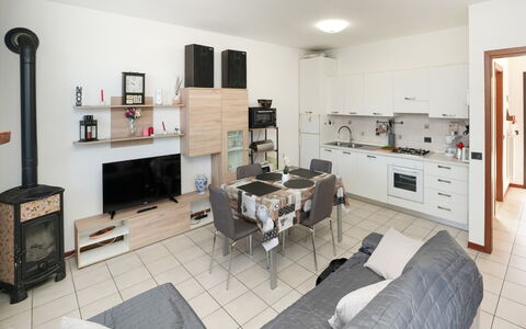 Casa Rigo: Møbel, Indretning, Gulvbelægning, Etage, Træ, Loft, Værelse, Køkken, Stol, Belysning