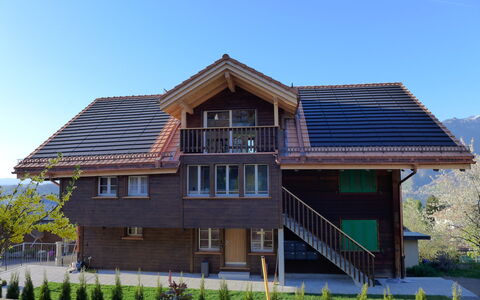 Huus Chloster, Apt Niesen: Bygning, Vindue, Træ, Hus, Tag, Hjem, Boligområde, Arkitektur, Sidespor, Facade