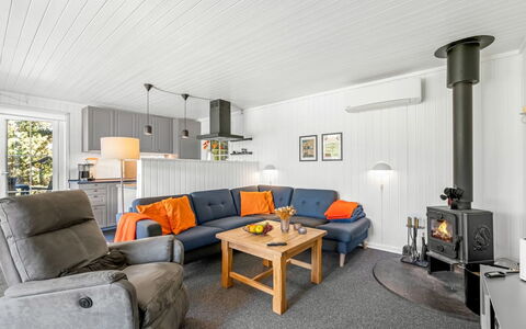 Brodde - 300M from the Sea: Møbel, Træ, Indretning, Couch, Loft, Gulvbelægning, Stue, Etage, Værelse, Belysning