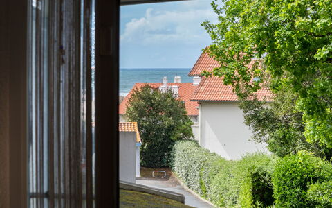 Long Beach: Møbel, Træ, Indretning, Cabinetry, Køkken, Gulvbelægning, Countertop, Skab, Værelse, Bejdse