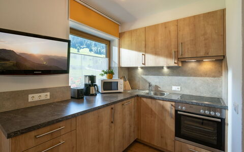 Niederau 26: Indretning, Træ, Countertop, Cabinetry, Gulvbelægning, Køkken, Loft, Værelse, Køkken Apparat, Større Bandage