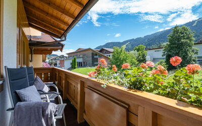 Niederau 26: Altan, Stueplante, Eco Hotel, Bejdse, Blomsterkrukke