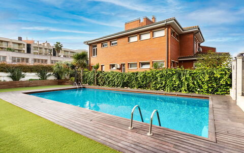 Homey: Svømmepøl, Boligområde, Udvej, Eco Hotel, Hjem, Kompositmateriale, Estate, Water Feature, Hacienda, Villa