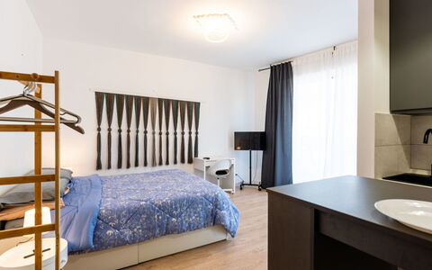 Modern Studio Nest: Boligområde, Busk, Tag, Hjem, Sommerhus, Indkørsel, Estate, Sidespor, Landscaping, Gård