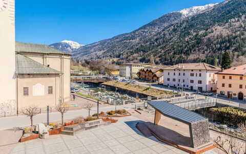 La Meridiana: Boligområde, Busk, Tag, Hjem, Sommerhus, Indkørsel, Estate, Sidespor, Landscaping, Gård