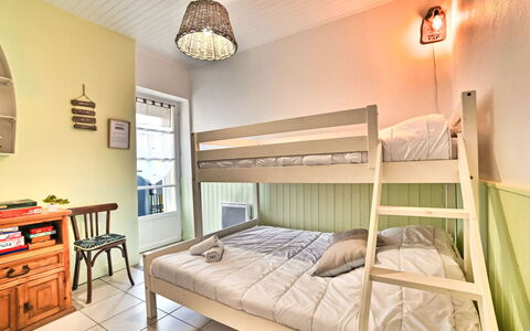 Cheray 1: Bjergkæde, Kyst, Altan, Eco Hotel, Udvej, Ferieby, Hotel, Kam, Lyd